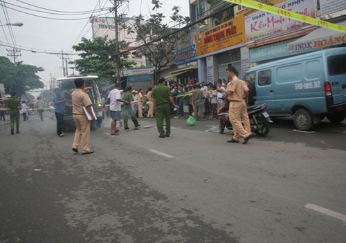 Hiện trường vụ tai nạn ngày 7.1.2013 khiến chị Huyền tử vong do tài xế Quang mở cửa ô tô thiếu quan sát