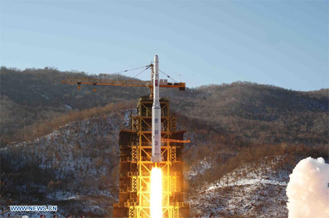 Tên lửa Unha-3 của Triều Tiên được phóng hôm 12/12. Ảnh: KCNA/Xinhua