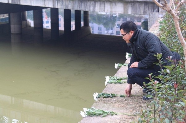 Trung Quốc: Triệu phú hy sinh thân mình để cứu nhân viên 5