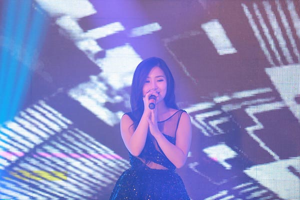 Sắp tới, Hương Tràm sẽ tái xuất trong vai trò ca sĩ của chương trình Cơn bão Vstar sẽ được

phát sóng trên 1 kênh truyền hình dành cho giới trẻ.