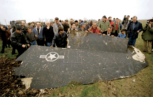 Mảnh xác của chiếc F-117A bị bắn hạ tại Nam Tư năm 1999.