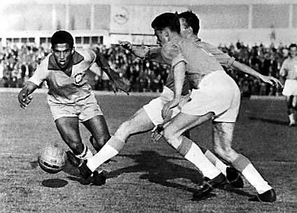 Garrincha có nhận thẻ đỏ ở bán kết World Cup 1962 không?