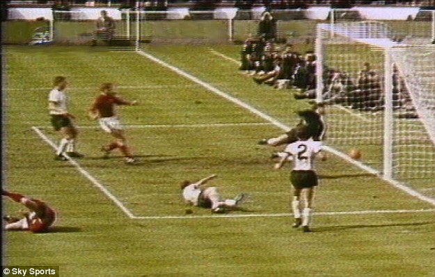 Bàn thắng ma đưa Anh tới chức vô địch World Cup 1966 trên quê hương