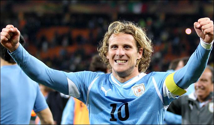 Diego Forlan tỏa sáng rực rỡ hơn bao giờ hết ở VCK World Cup 2010