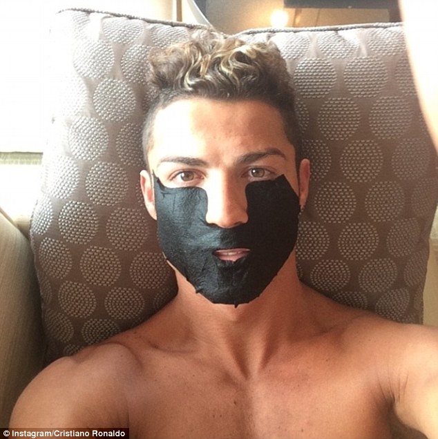 Cris Ronaldo làm đẹp nhưng trông như kẻ sát nhân