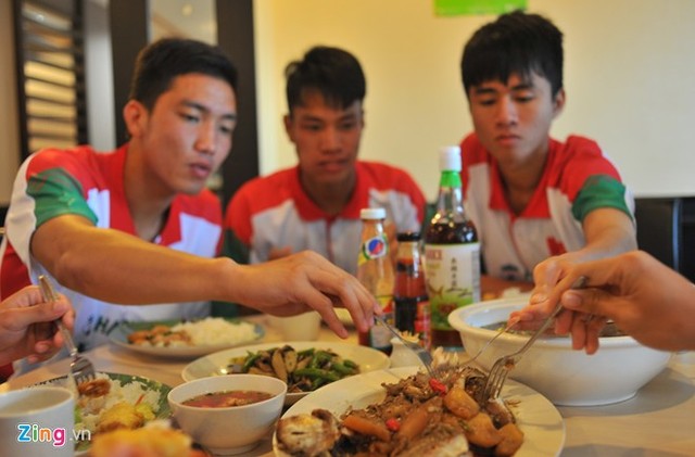 Các cầu thủ U19 Việt Nam có thể yên tâm về chuyện ăn
