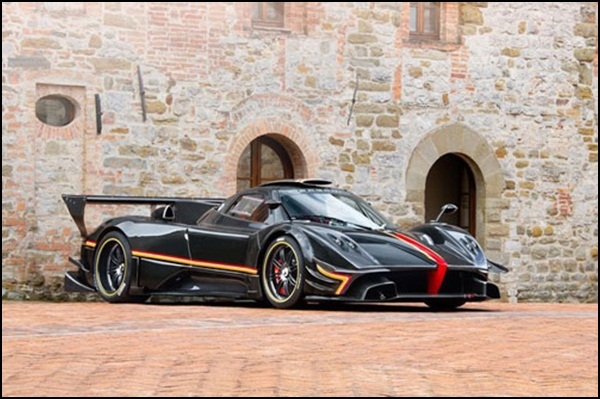 Pagani Zonda Revolucion nằm cùng phân khúc dành cho những siêu xe đua đặc biệt như Ferrari FXX, Ferrari 599XX và Maserati MC12.