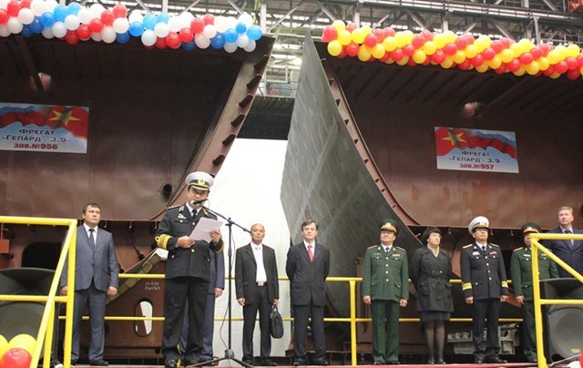 Hình ảnh buổi lễ đặt ky cặp tàu Gepard thứ 2 của Hải quân Nhân dân Việt Nam.