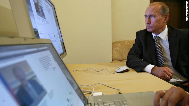 Tổng thống Putin rất hiếm khi sử dụng internet. Song cũng có những lúc, các cố vấn vẫn phải đưa cho ông xem các đoạn video châm biếm được tải lên trên mạng, bởi ông cần biết, người ta đang châm biếm nước Nga ra sao.
