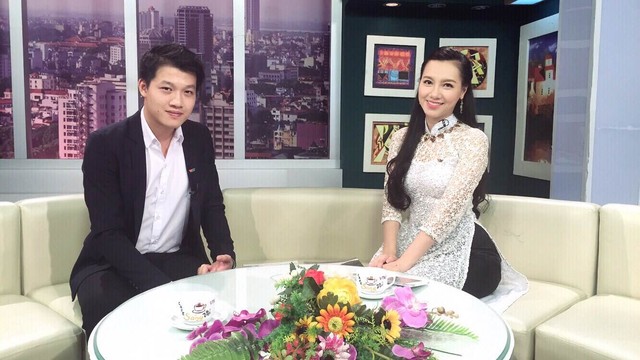 Vừa là diễn viên, vừa là BTV của Đài truyền hình Việt Nam, Minh Hà có số lượng người hâm mộ không nhỏ nhờ gương mặt sắc sảo và phong cách ăn mặc cực chuẩn.