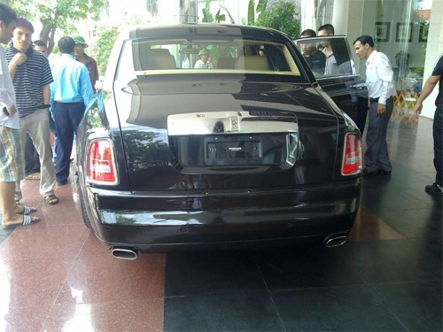 Chiếc Rolls Royce Phantom Rồng của đại gia Hà Tĩnh.