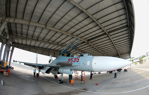 Su-30MK2 trong khu kỹ thuật của Trung đoàn 935