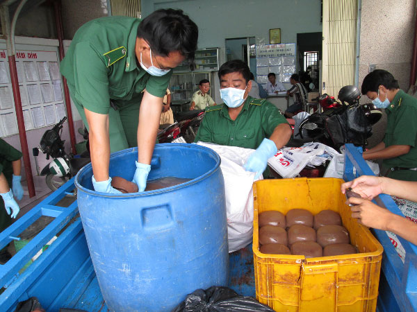 tiết-lợn, tiết-vịt, tiết-canh, lòng-lợn, nội-tạng, huyết-heo, công-nghệ, rùng-mình, phù-phép