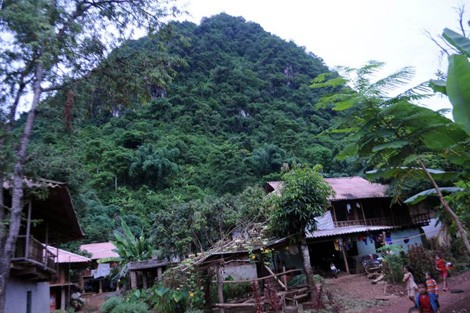 Núi Lán Le, nơi có hang đá an táng thủ lĩnh Đông Sơn.