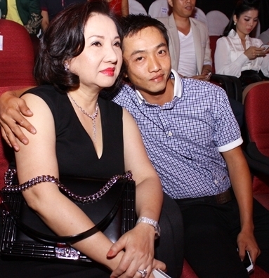 Bà Nguyễn Thị Như Loan và con trai, Cường Đôla
