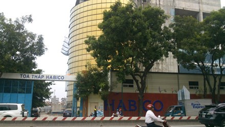 Siêu dự án Habico Tower (Phạm Văn Đồng, Bắc Từ Liêm, Hà Nội) có dấu hiệu “găm đất” khi ngừng thi công 6 năm. 