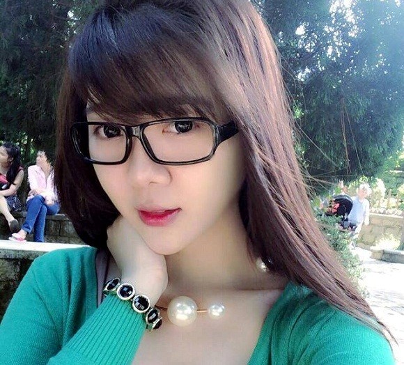 Dương Nguyễn Hà Mi - cô bạn thường xuyên bị người khác giả mạo đăng status câu like.