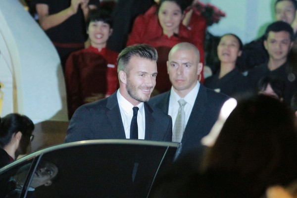 Cận cảnh vẻ quyến rũ chết người của David Beckham khi đi dự tiệc tại Hà Nội 1