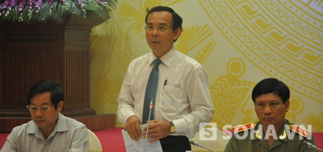 Bộ trưởng Nguyễn Văn Nên tại buổi họp báo chiều tối ngày 29/5 (Ảnh: Tuấn Nam)