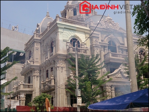 Ngôi biệt thự có kiến trúc kiểu Pháp của nữ đại gia Nguyễn Thị Nga nằm ở vị trí ngã sáu đại lộ Trần Hưng Đạo, TP Lào Cai