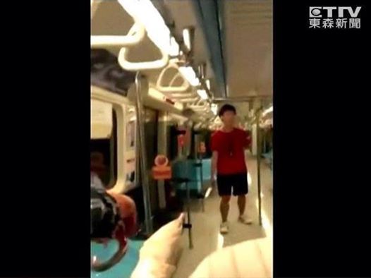 Hiện trường vụ tấn công bằng dao kinh hoàng khiến 4 người chết trên tàu điện ngầm Đài Loan 1