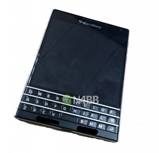 Điện thoại ‘dị’ BlackBerry Q30 tiếp tục lộ ảnh