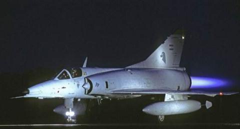 “Dagger” -  thực ra là  Mirage-5 của Không Quân Argnetina.