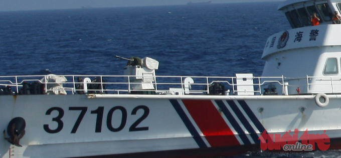 Các khẩu pháo trên tàu hải giám, hải cảnh của Trung Quốc luôn trong tư thế tháo bạt, sẵn sang nhả đạn