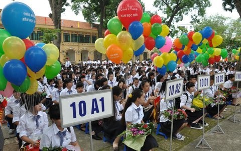 Các em học sinh Trường THPT Chu Văn An trong lễ khai giảng.