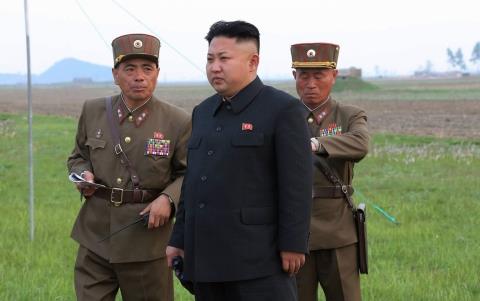 Kim Jong-un trong một cuộc chỉ đọa tập trận.