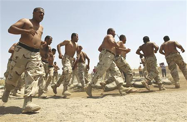 Lính Peshmerga trong khóa huấn luyện 28 ngày tại một căn cứ quân sự của quân đội Iraq tại Kirkuk, cách Baghdad 150 km về phía Bắc.