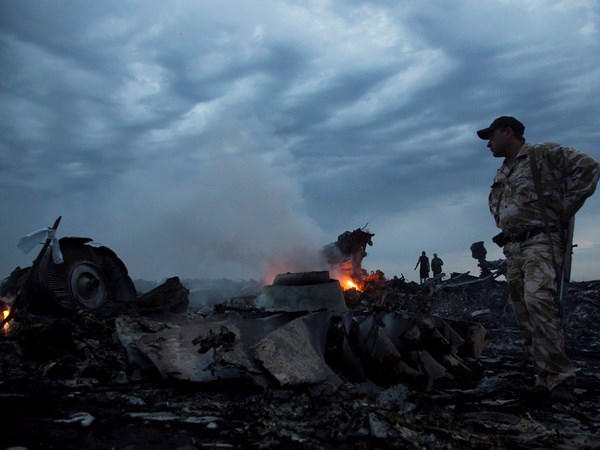 Hiện trường vụ máy bay Malaysia rơi ở Ukraine