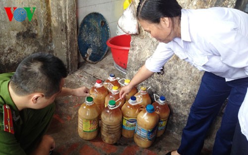 Phát hiện cơ sở sản xuất mỡ bẩn kinh hoàng ở Hà Nội