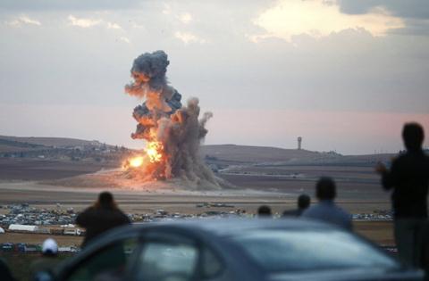 Một cuộc không kích IS gần Kobani, Syria