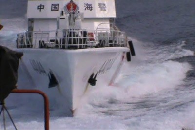Tàu Hải cảnh Trung Quốc hung hãn đâm thẳng tàu Cảnh sát biển Việt Nam.