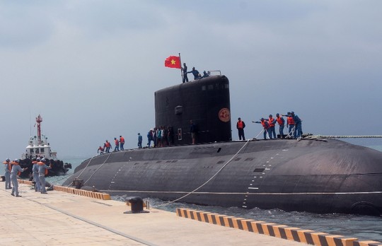 Tàu ngầm Thành phố Hồ Chí Minh tại quân cảng Cam Ranh - Ành: Hà Hưng