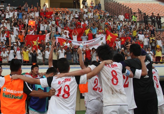 Người hâm mộ U19 Việt Nam ở quê nhà đã có thể xem các học trò HLV Graechen đối đầu cùng U19 Thái Lan