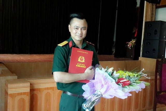 Nghệ sĩ Tự Long trong ngày nhận quyết định bổ nhiệm Phó giám đốc Nhà hát Chèo quân đội. (Ảnh nhân vật cung cấp).