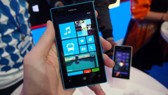 Nokia X vs Nokia Lumia 520, đâu là sự lựa chọn đúng đắn?