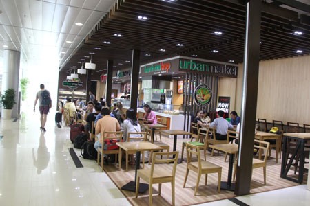 Quầy hàng UrBan Market tại khu cách ly ga đi quốc nội mở rộng.