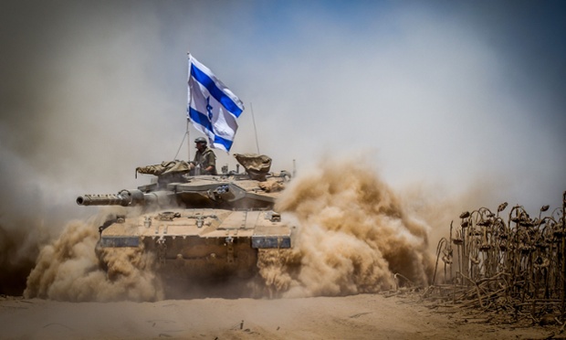 Xe tăng Merkava của quân đội Israel rút khỏi Dải Gaza, sau khi thỏa thuận ngừng bắn có hiệu lực.