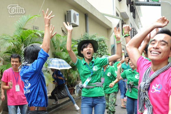 Hình ảnh đẹp của 5000 TNV nhảy flashmob dưới lòng đường Hà Nội