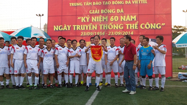 Đội cựu Thể Công Việt - Đức về nhì