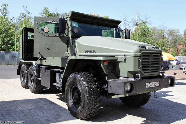 Xe bọc thép chở quân Ural-4320VV.