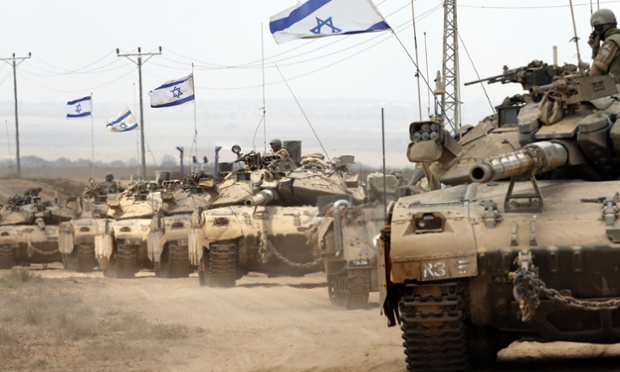 Các xe tăng Merkava của Israel nối đuôi nhau tại biên giới giữa Israel và Gaza sau khi Israel tuyên bố rút quân khỏi Gaza.