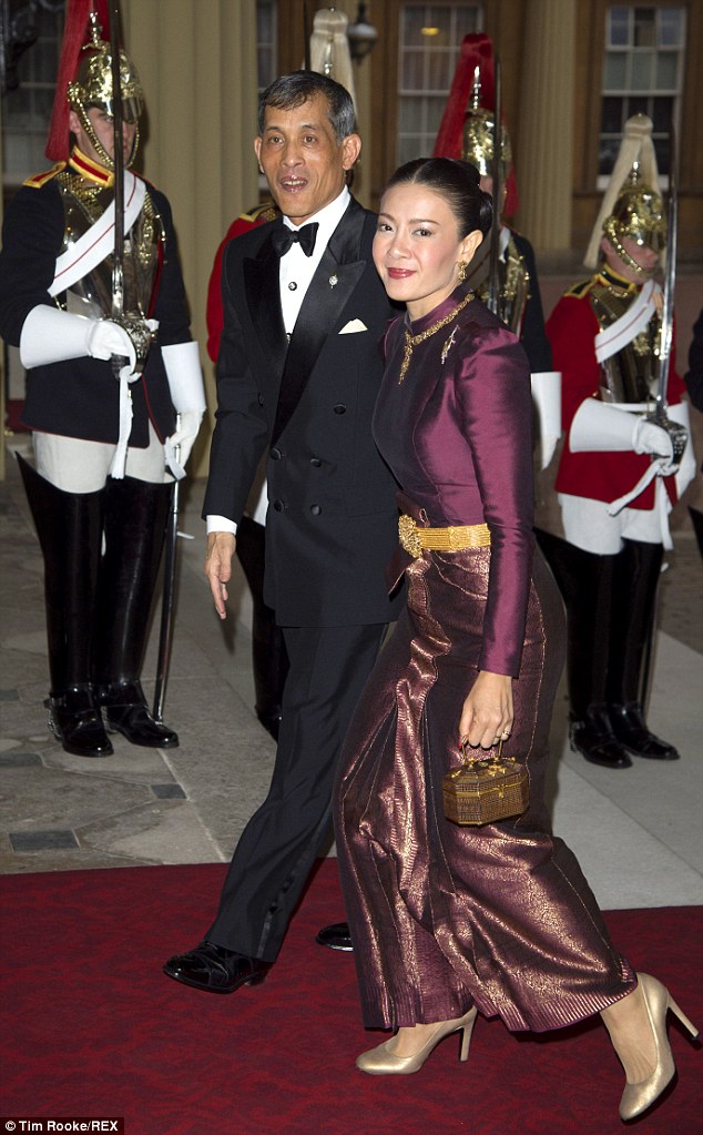 Vương phi Srirasmi sẽ trở thành Nữ hoàng Thái Lan nếu chồng bà kế vị cha trở thành Quốc vương. 
