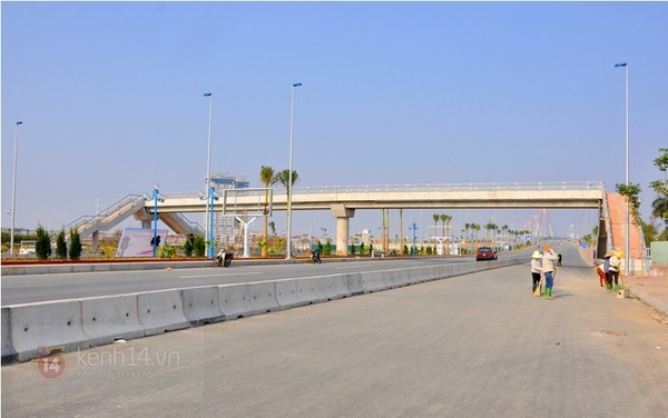 Cận cảnh cầu Nhật Tân - cây cầu dây văng dài nhất Việt Nam trước ngày thông xe 12