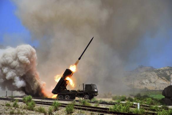 Hãng tin KCNA của Triều Tiên công bố bức ảnh phóng tên lửa trong một cuộc tập trận của quân đội Triều Tiên.