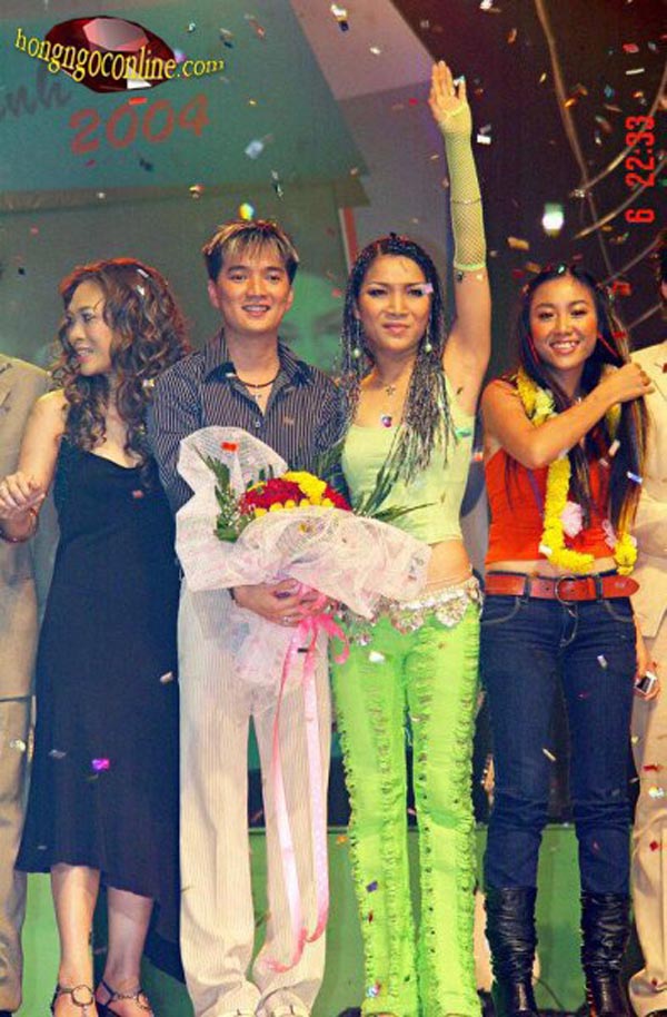 Sau nhiều năm theo đuổi sự nghiệp ca hát, Hồng Ngọc đã xây dựng được rất nhiều mối quan hệ bạn  bè tốt đẹp trong showbiz Việt