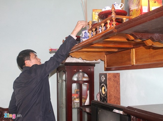 Căn nhà của mẹ Công Vinh ở quê Nghệ An khá cũ, nhưng nội thất trong nhà đều được Công Vinh sắm sửa mới và sang trọng